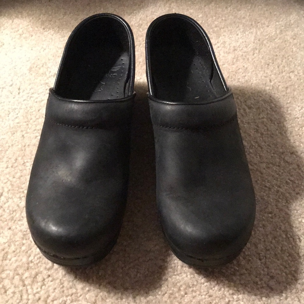 Dansko black shoes